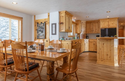 St. Anthony Cabin | KABINO: Riverfront on Henrys Fork A/C Boat Launch Foosball Pool Table Huge Yard Garage WIFI