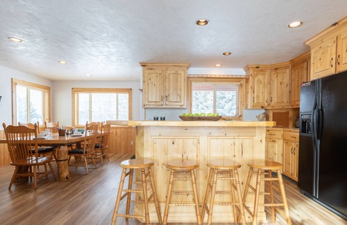 St. Anthony Cabin | KABINO: Riverfront on Henrys Fork A/C Boat Launch Foosball Pool Table Huge Yard Garage WIFI
