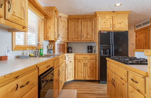 St. Anthony Cabin | KABINO: Riverfront on Henrys Fork A/C Boat Launch Foosball Pool Table Huge Yard Garage WIFI