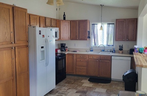 Southwest Area House | Kadia’s Place-The One With The Pool Table & TVs