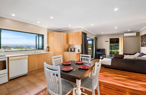Taupo Cottage | Kaihua Lookout - Taupo Holiday Home