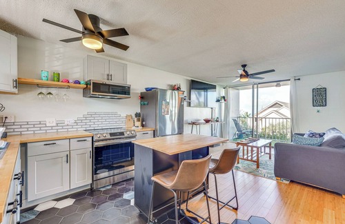 Historic Kailua Village Condo | Kailua-Kona Condo w/Balcony: Walk to the Beach!