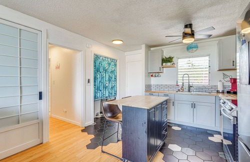 Historic Kailua Village Condo | Kailua-Kona Condo w/Balcony: Walk to the Beach!