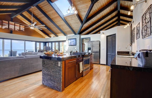 Kalaoa House | Kailua-Kona House w/Balcony & Ocean Views!