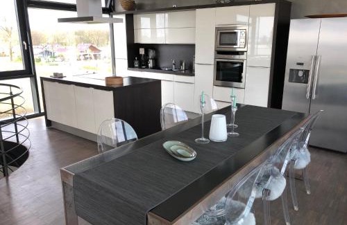 Pelzerhaken Apartment | Kailua Loft - Waterfront