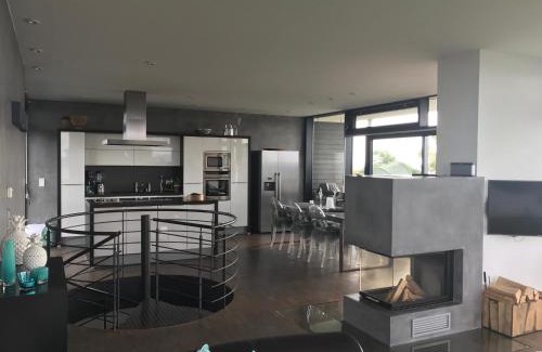 Pelzerhaken Apartment | Kailua Loft - Waterfront