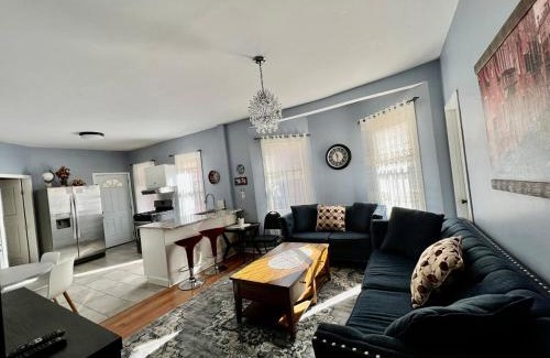 Roslindale Apartment | Kailyn Apartment Boston, Massachusetts