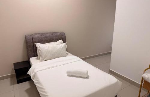 Kajang House | Kajang KL 10Pax Landed Home Karaoke Netflix Long Stay
