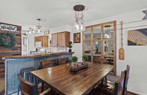 Table Rock Condo | KamAlot Kottage~Luxury Lakeview Condo~Pointe Royale Resort~Pools