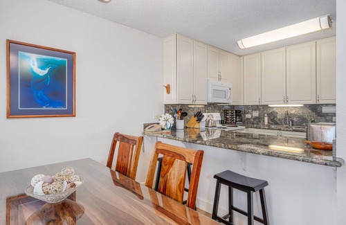 Kihei Condo | Kamaole Sands 6-303 - Courtyard and Ocean Views from Renovated 3rd Floor Condo