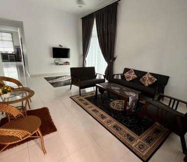 Kijal House | Kamelia Homestay