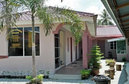 Lubok Buaya Hotel | Kampung Guest House