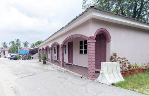 Lubok Buaya Hotel | Kampung Guest House