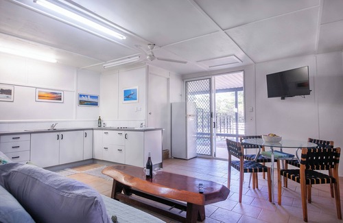 Agnes Water Cabin | Kangaroo Kabin - Entire cabin, 5mins to the beach, pet friendly.