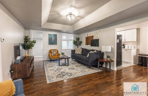 Riverside House | Kansas City Riverside Retreat