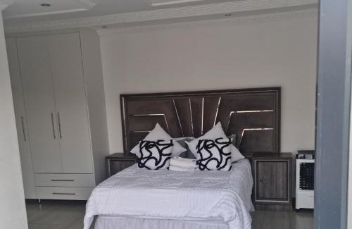 Mbombela House | Kanyamazane Guesthouse 1214