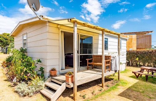 Mangawhai Heads House | Karibu - Large sunny home plus sleepout with views in great central location