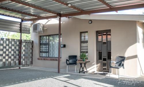 De Aar House | Karoo Stop Guesthouse