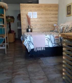 Oudtshoorn House | Karoozin Village