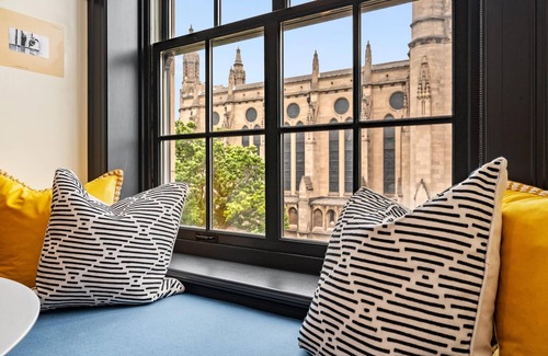 East Liberty Apartment | Kasa Classic Studio Quick Drive to Carnegie Mellon The Maverick