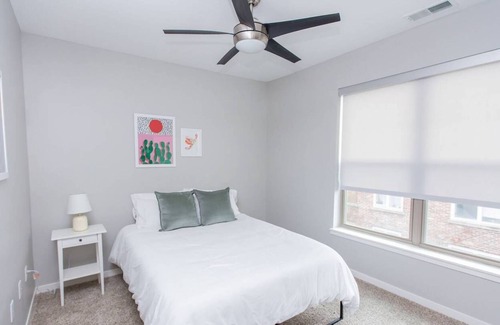 DeBaliviere Place Apartment | Kasa | Family Friendly 2BD + Near Zoo | Forest Park