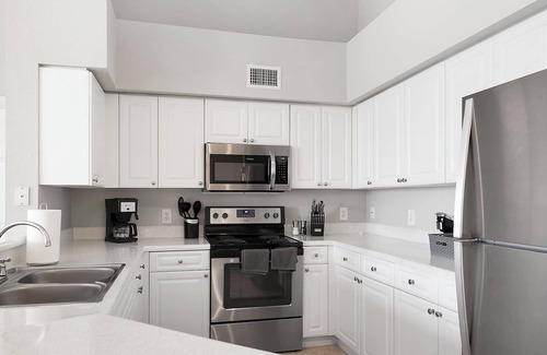 Wellington Apartment | Kasa | Family Friendly 2BD + Near Local Shops | Wellington