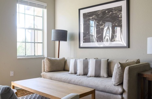 Wellington Apartment | Kasa | Family Friendly 2BD + Near Local Shops | Wellington