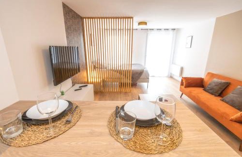 Saint-Quentin Apartment | KASA Gloria - Studio cosy centre-ville - Parking & Wifi gratuits, tout équipé