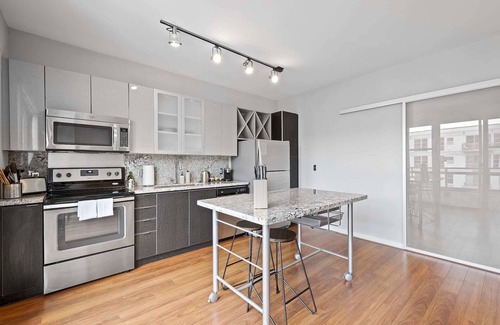 South Side Flats Apartment | Kasa | See Steel City, Family Friendly Space | Pittsburgh