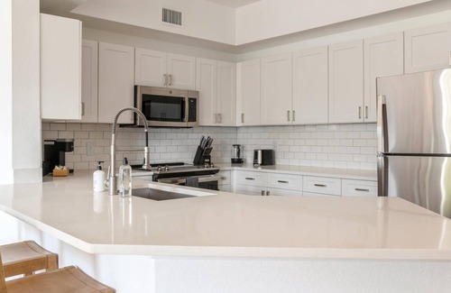 Wellington Apartment | Kasa | Sunny 1BD + Resort Style Pool | Wellington