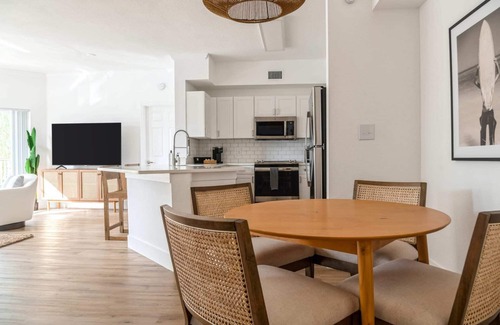 Wellington Apartment | Kasa | Sunny 1BD + Resort Style Pool | Wellington
