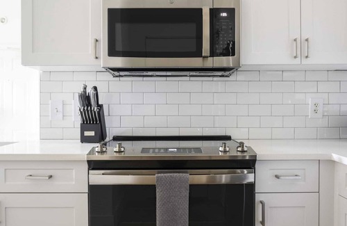 Wellington Apartment | Kasa | Sunny 1BD + Resort Style Pool | Wellington