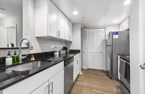 Delray Beach Apartment | Kasa | Welcoming 2 BD + Onsite Gym Access | Delray Beach
