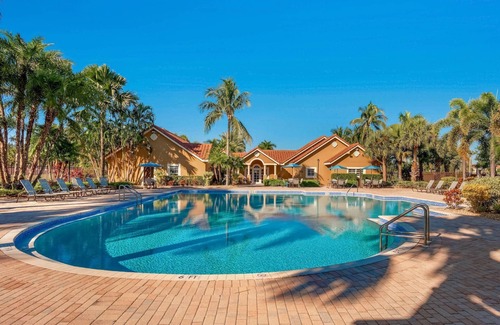 Delray Beach Apartment | Kasa | Welcoming 2 BD + Onsite Gym Access | Delray Beach