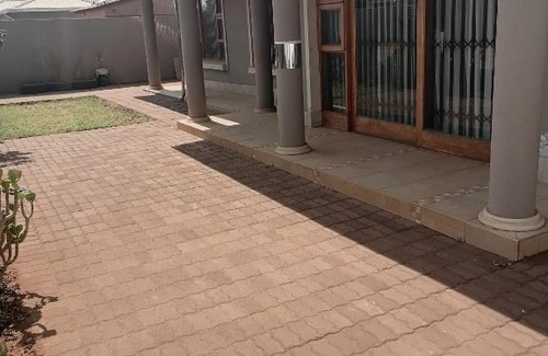 Katlehong House | Kathorus Short Term Rentals