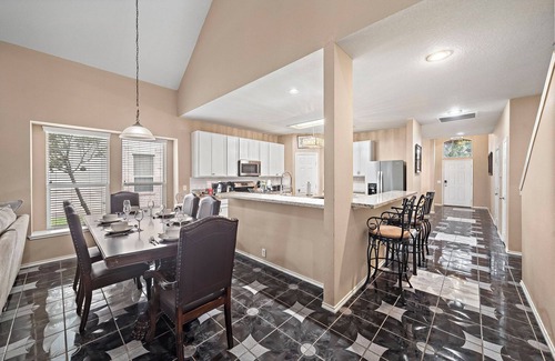 Barker House | Katy Retreat | BBQ Yard | Game Room | Sleeps 16