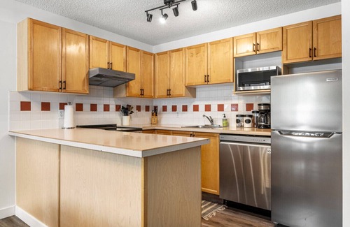 East Kootenay Apartment | Kauhoolio | Toby | Pool | Hot Tub | Sauna