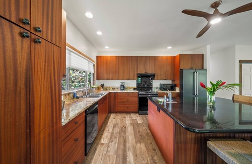 Pupukea House | Kaunala Retreat | 4BR Oasis w/Sauna, Lanai, Steps to Velzyland Beach