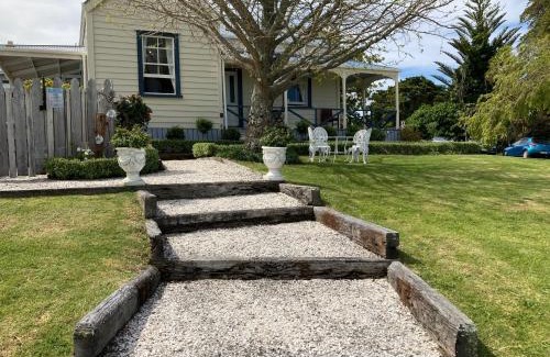 Parua Bay Bed & Breakfast | Kauri Villas