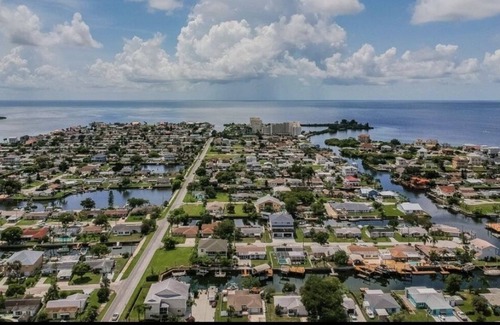 Riviera Estates Replat House | Kayak around the neighborhood