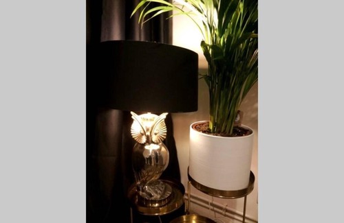 Horsham House | KB79 Welcoming 2 bedroom house in Horsham, pets very welcome with links to London and Gatwick
