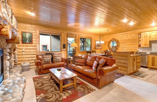 Deer Valley Condo | KBM Resorts | Black Bear Lodge | Walk to Deer Valley Slopes, Pri Hot Tub, 2BD/3BA! BBL-251