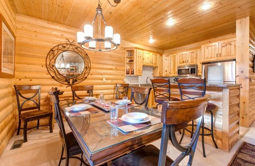 Deer Valley Condo | KBM Resorts | Black Bear Lodge | Walk to Deer Valley Slopes, Pri Hot Tub, 2BD/3BA! BBL-251