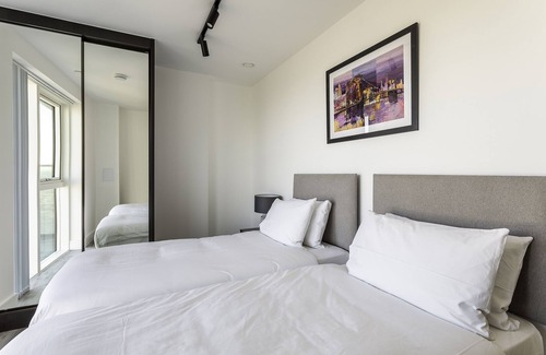 East Acton Apartment | KDR5 - 2 Bedroom 2 Bathroom - King/Twin Single
