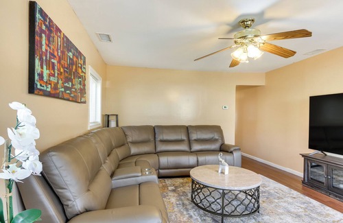 Keansburg House | Keansburg Home w/ Private Hot Tub!