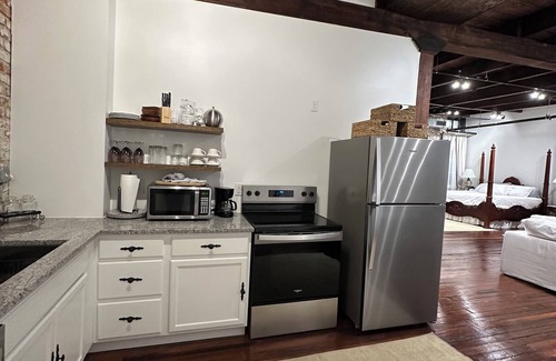 Sunshine Apartment | Keeping It Small Town~ Charming restored studio Historic District of Plaquemine