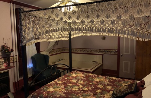 Centre Hall Bed & Breakfast | Keller House