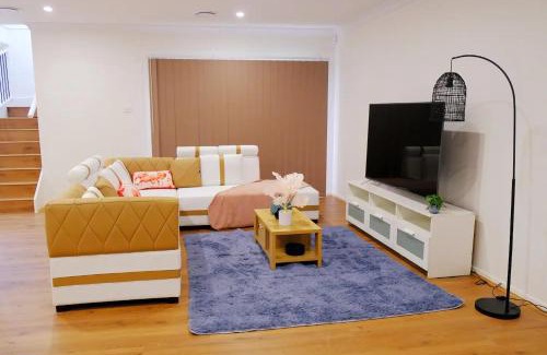 Kellyville House | Kellyville Spacious Modern House Park&Lake