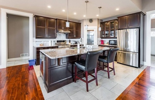 Southwest Mission House | Kelowna Spacious 2 Bedroom House