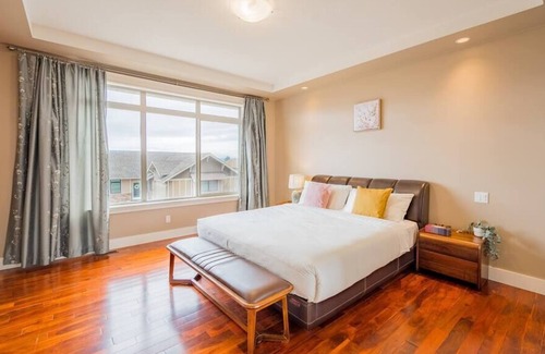 Southwest Mission House | Kelowna Spacious 2 Bedroom House